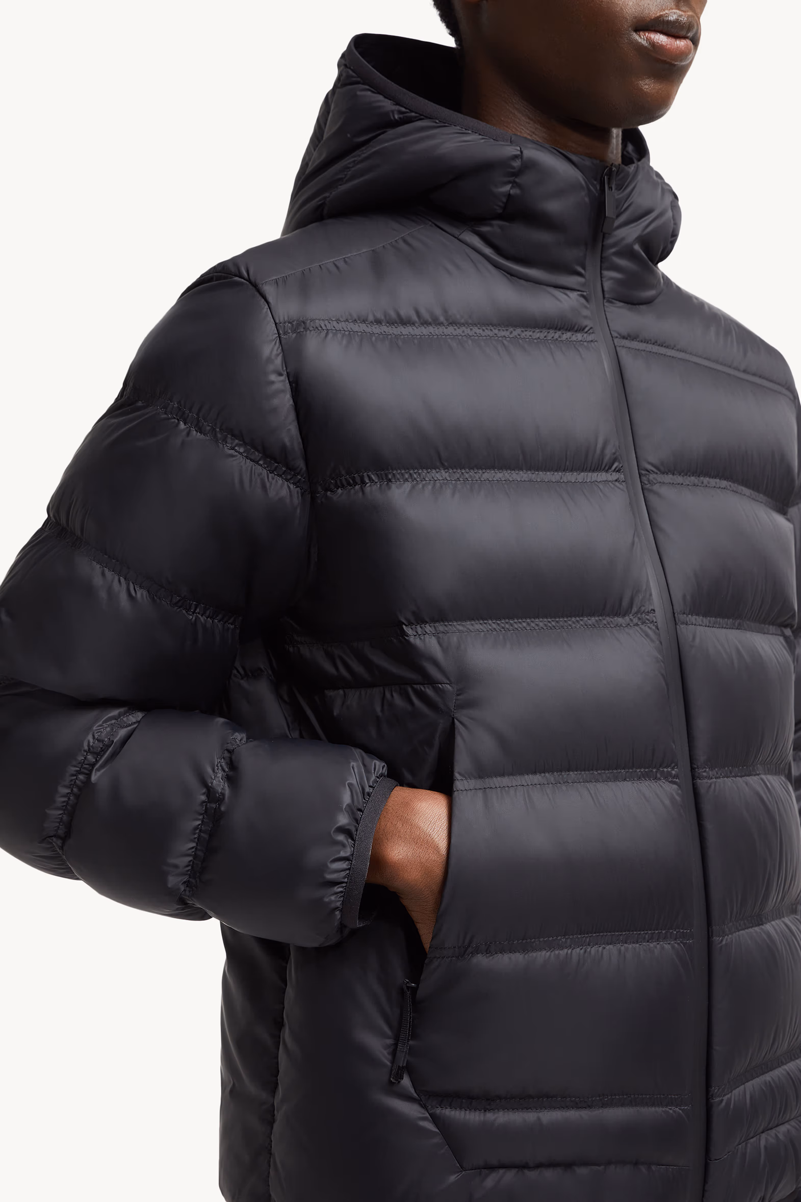 Plumífero corto con capucha Gardy Hombre Negro Moncler 6